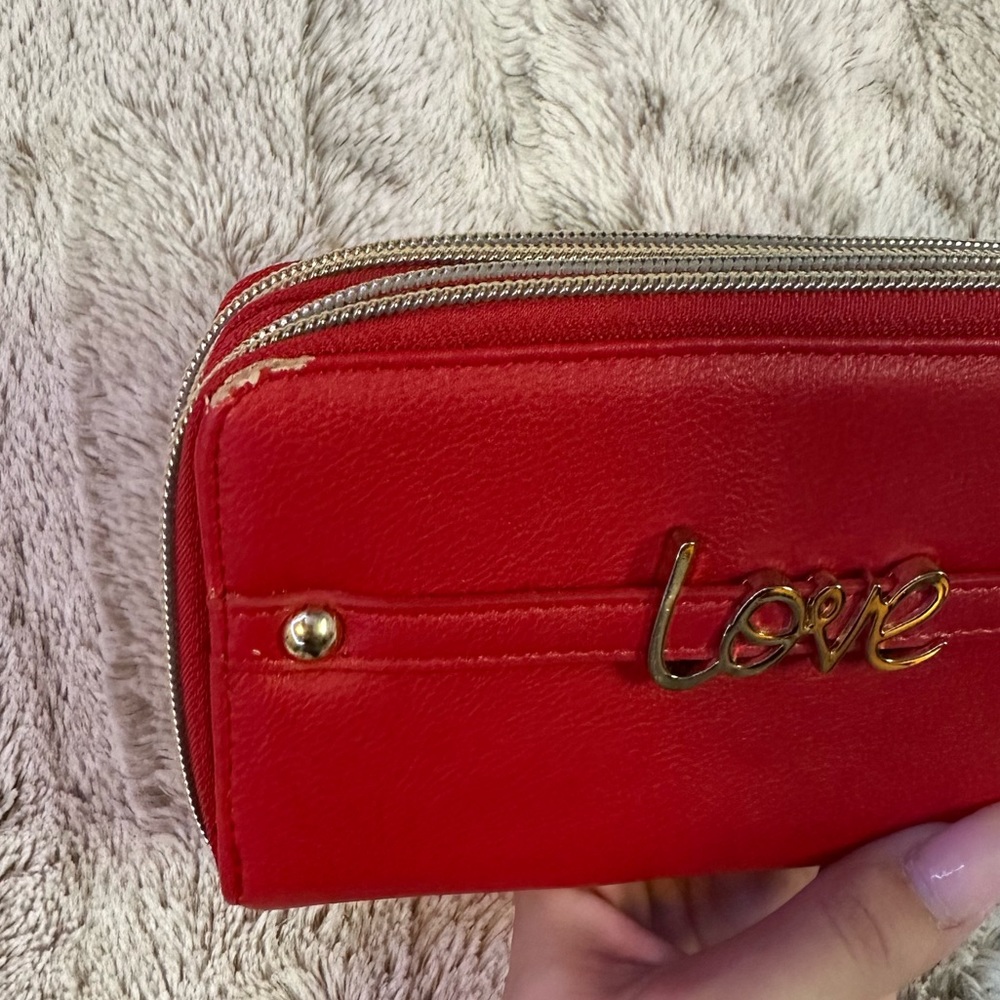 Red Wallet - Picture 4 of 7